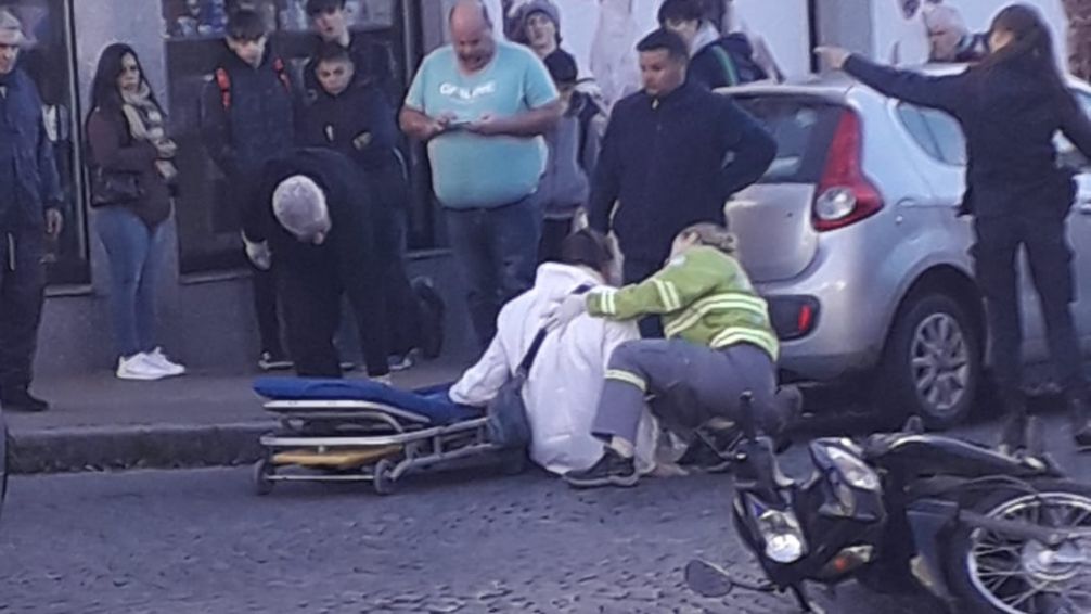 Motociclista sufrió la fractura en su pierna tras choque con camioneta