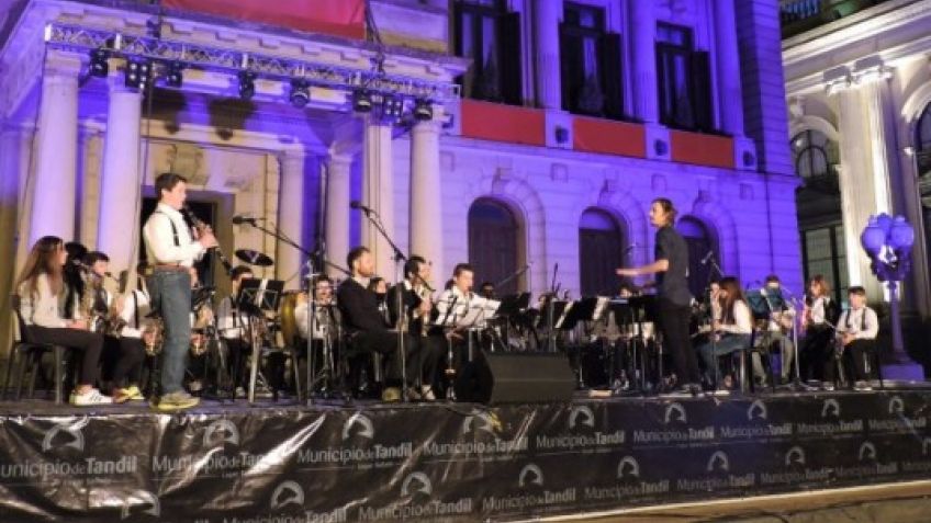 La Banda Juvenil Municipal de Tandil se presenta en el Teatro Colón de ...
