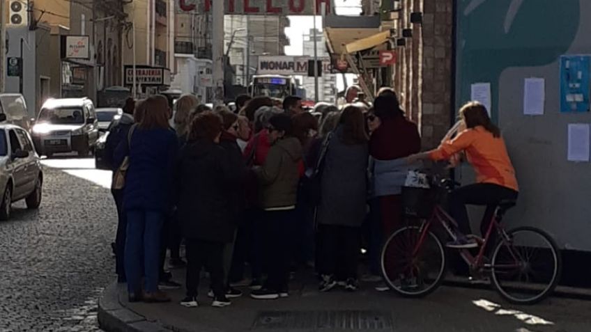 Afiliados a IOMA se manifestaron en las puertas de la Mutual 23 de Diciembre 