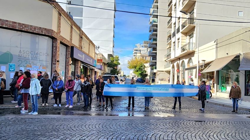 Afiliados a IOMA se manifestaron en las puertas de la Mutual 23 de Diciembre 