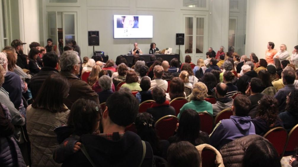 El escritor Martín Kohan se presentó a sala llena en la Feria del Libro Tandil