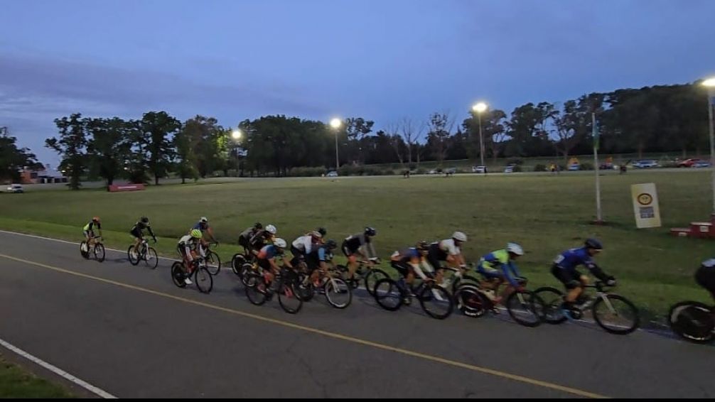 El Municipio estrenó la nueva iluminación de la pista de ciclismo 