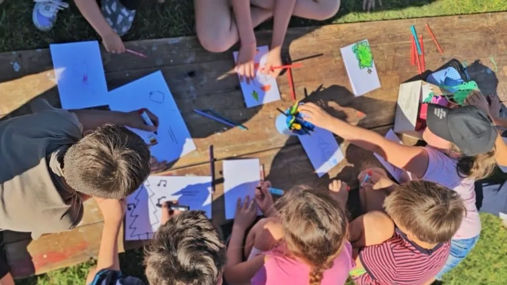 Niños idearon una tarjeta y mensaje navideño que será el oficial de Tandil