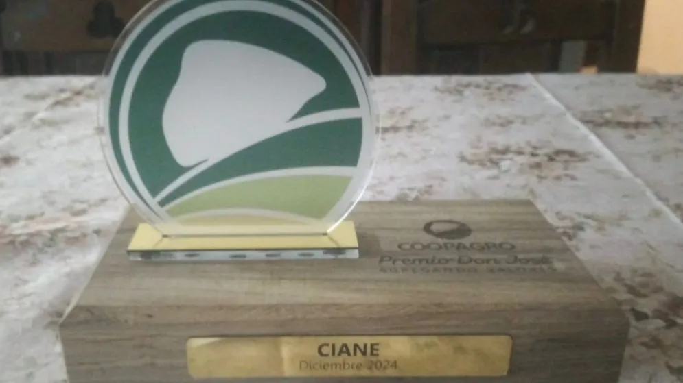 CIANE recibió el premio "Don José" por parte de COOPAGRO