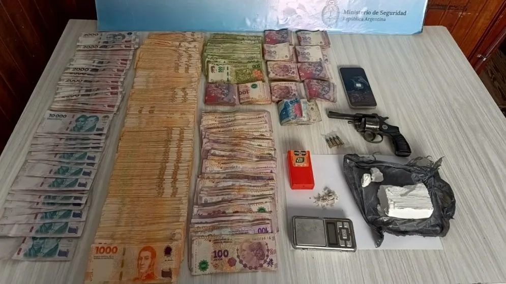 Tenía arresto domiciliario y se dedicaba a vender drogas