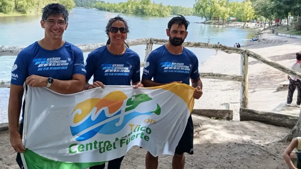 Representantes del Centro Náutico del Fuerte participan de la Regata Internacional del Rio Negro