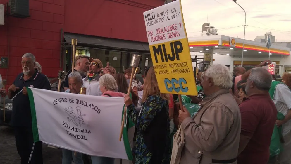 "Adultos Mayores en Lucha" marcharon en Tandil