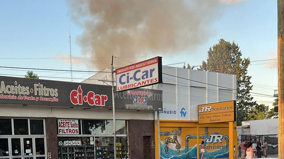 Incendio en un taller de Avenida Marconi