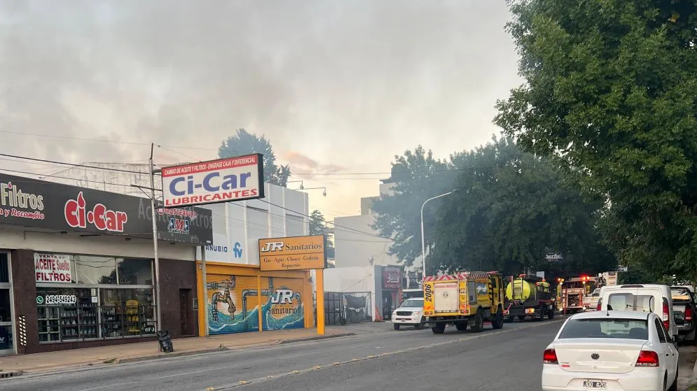 Incendio en un taller de Avenida Marconi