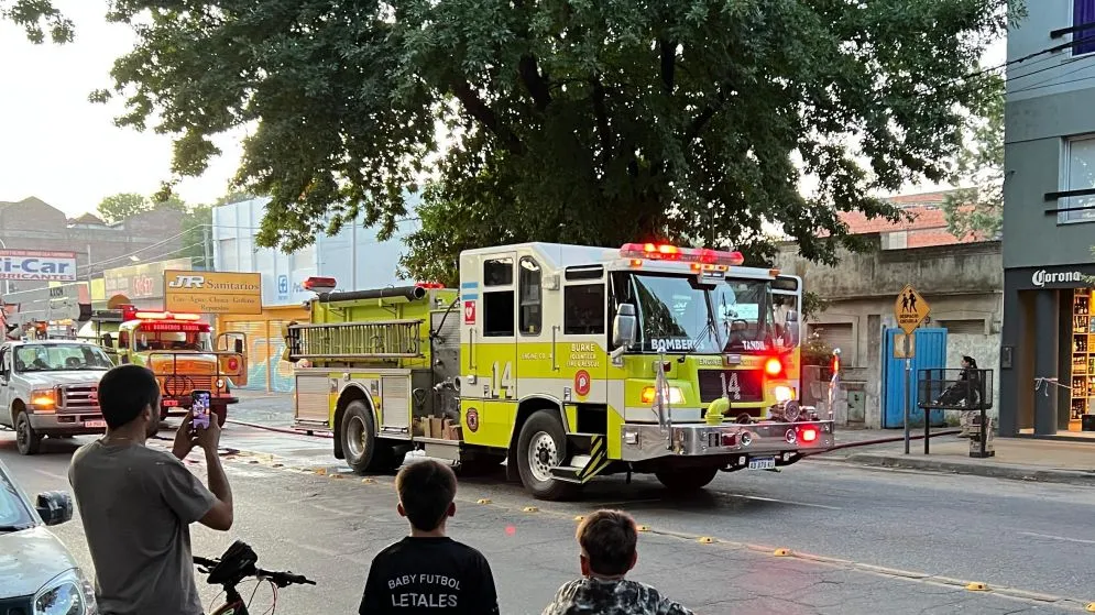 Incendio en un taller de Avenida Marconi