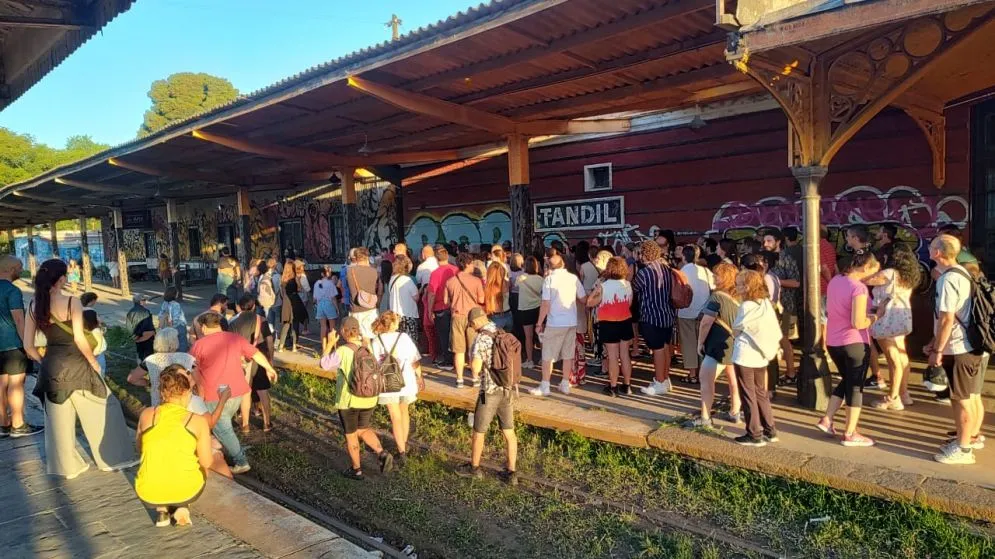 La Estación de Trenes en una noche de historia y baile