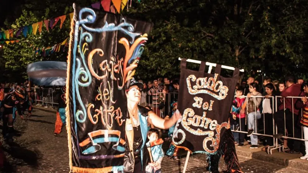 Para la murga Caídos del Catre, "llega febrero y nos cambia el corazón"