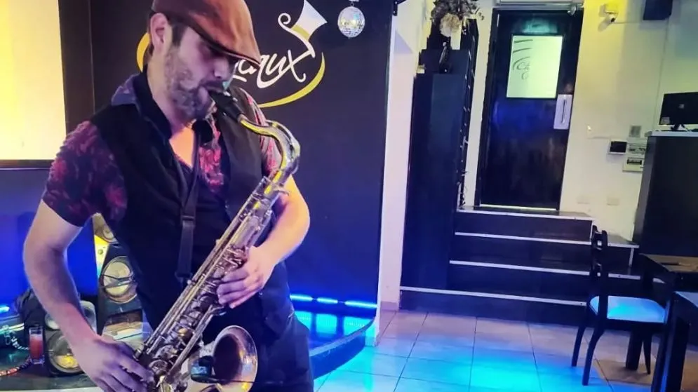 "Me falta el alma sin mi saxofón"