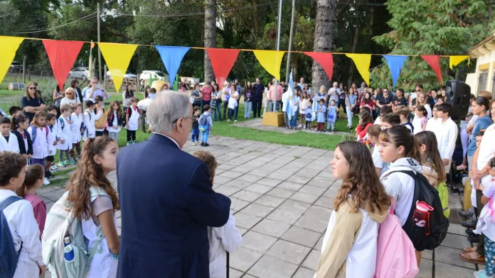 El intendente acompañó el inicio del ciclo lectivo en la Escuela 33 de La Porteña