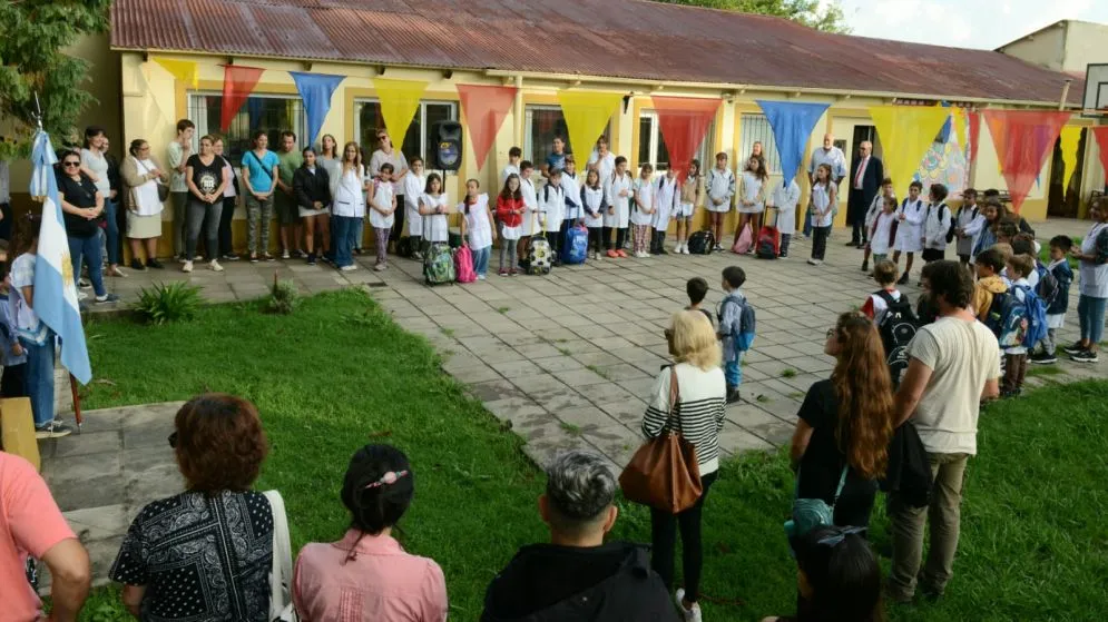 El intendente acompañó el inicio del ciclo lectivo en la Escuela 33 de La Porteña