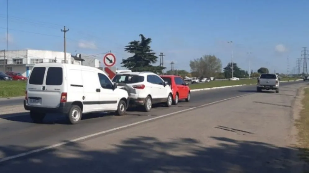 La Ruta 226 estuvo cortada por el choque de tres autos