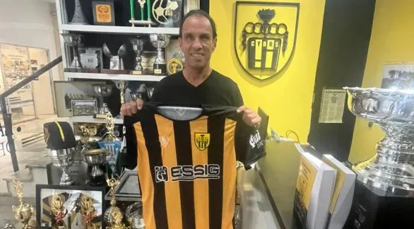 Navarro Montoya es el nuevo DT de Santamarina