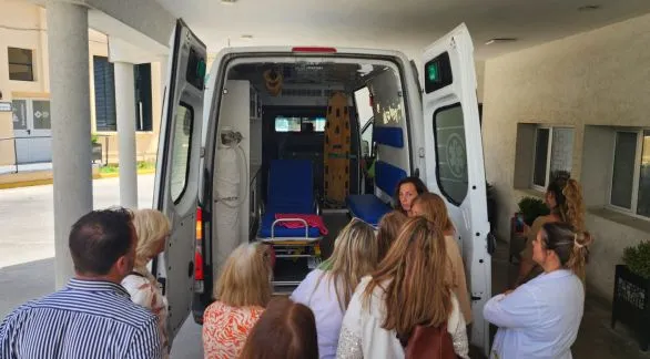 Las Damas del Hospital donaron equipamiento de alta complejidad para una ambulancia