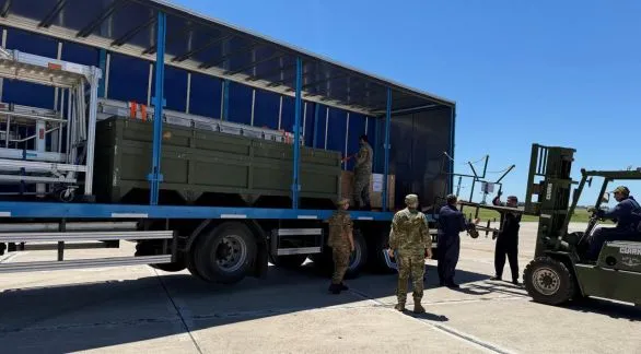 Llegaron las herramientas para armar el primer F16 en la Brigada Aérea de Tandil