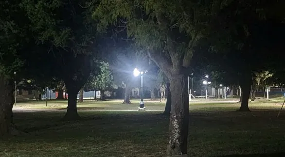 El Municipio mejoró la Iluminación de la Plaza San Martín de Gardey colocando luminarias LED