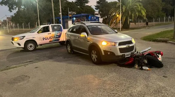 Choque en Lobería y Richieri: un motociclista fue trasladado al Hospital