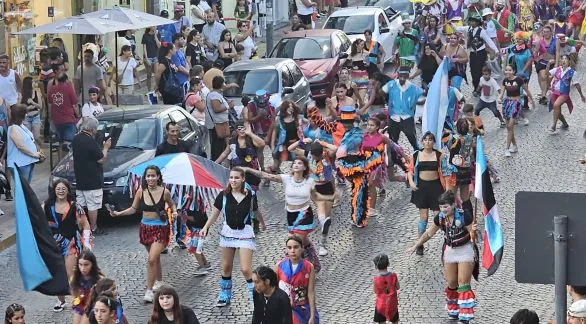 El centro tandilense vibró con las Llamadas de Carnaval