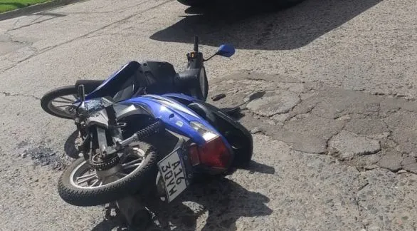 Una motociclista herida tras choque