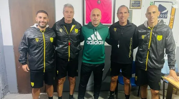 El árbitro Jorge Ignacio Baliño dio una charla al plantel de Santamarina 