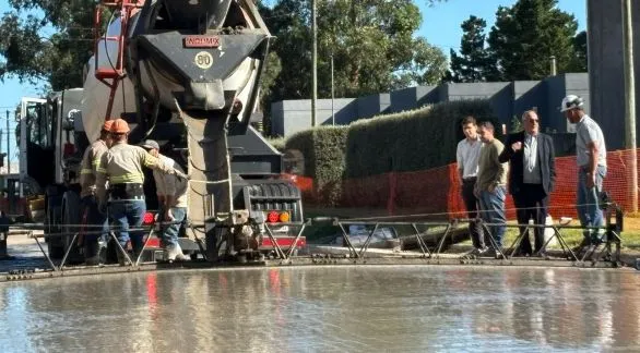 Lunghi supervisó el inició de las obras de una nueva etapa del plan de pavimentación