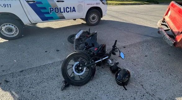 Motociclista herido tras choque con camioneta