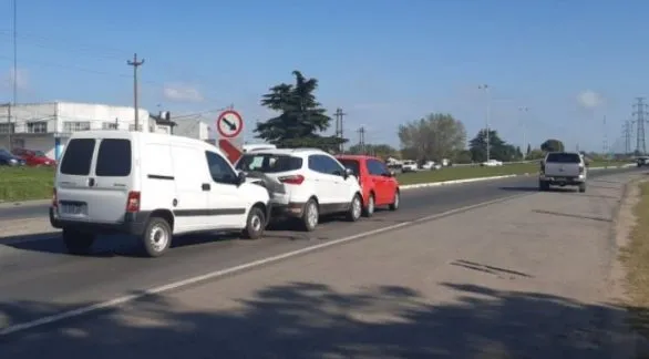 La Ruta 226 estuvo cortada por el choque de tres autos