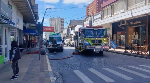 Bomberos controlaron un principio de incendio en pleno centro