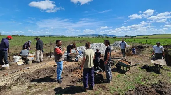 Con una jornada participativa, avanzó la construcción sustentable del Aula Nave en El Arraigo
