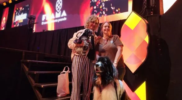 El programa de Terapia Asistida con Animales tuvo una presentación especial en FLAMA 2025
